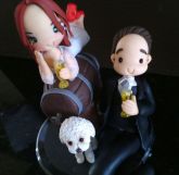 Noivinhos com barril e cachorro