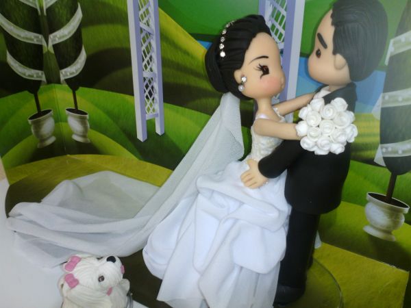 Noivinha agarradinha com cachorro